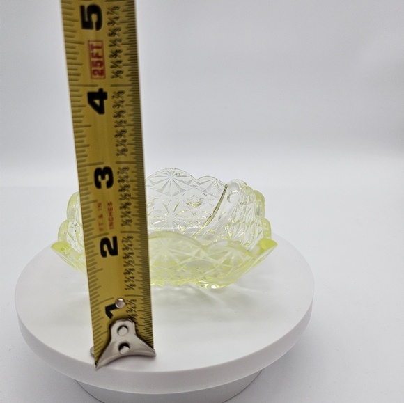 Vintage EAPG Vaseline Glass Daisy And Cross Pattern Trinket Dish Glows - Picture 4 of 8